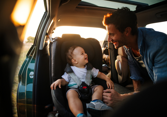 Wycieczka z dzieckiem jest przyjemniejsza, gdy posiadasz akcesoria do podróży z dzieckiem - torby, plecaki, organizery czy nocniki turystyczne.